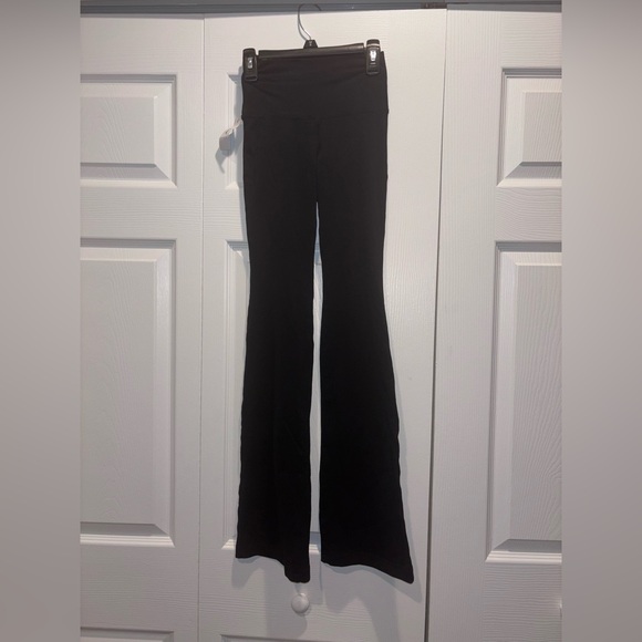 TNA CHILL Flare Leggings - Picture 6 of 11